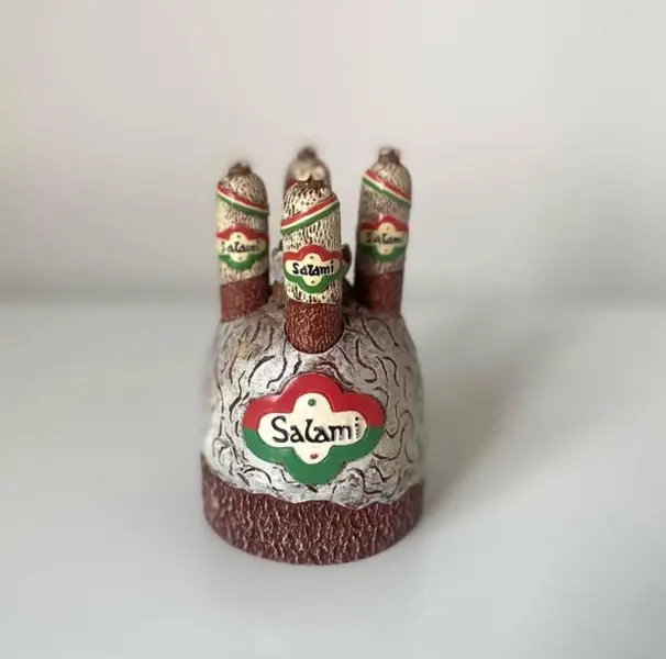 Foto de um(a) Conjunto de garfos para petisco, da categoria de Garfos. Conjunto de garfinhos para petiscos, com suporte Em ótimo estado. Mostrado de uma perspectiva diferente. Vendido no marketplace Trésors.