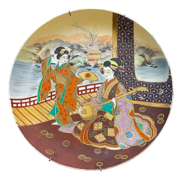 Foto de um(a) Antigo Prato Medalhão Oriental Porcelana Satsuma Século XX, da categoria de Pratos Decorativos. Antigo e grande prato/medalhão oriental em porcelana satsuma imperial, ricamente pintado à mão, em alto relevo, com... Vendido no marketplace Trésors.