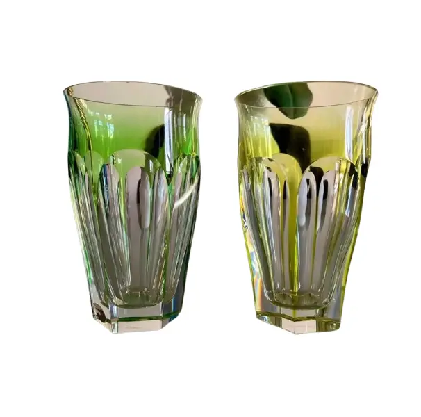 Foto de um(a) Antigo Par De Finos Copos Cristal Tcheco Moser Assinados, da categoria de Copos. Moser. Fino par de copos em cristal Tcheco lapidados à mão. Assinados. Manufatura Moser. Medidas 11,5 x 7cm cada. Vendido no marketplace Trésors.