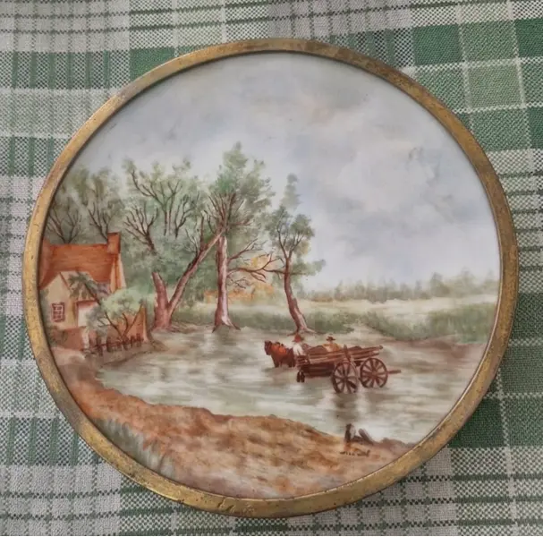 Foto de um(a) Raras placas em porcelana pintadas à mão, da categoria de Molduras para quadros. Duas lindíssimas placas em porcelana decorativas que apresentam cenas de paisagens campestres e litorâneas pintadas à mão em... Mostrado de uma perspectiva diferente. Vendido no marketplace Trésors.
