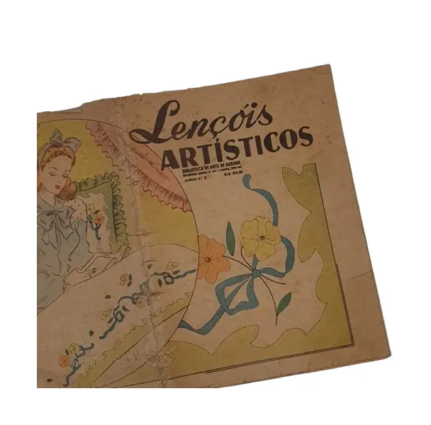 Foto de um(a) RARIDADE REVISTA ANTIGA ANOS 50 BIBLIOTECA DE ARTE DE BORDAR NUMERO 2 LENÇÓIS ARTÍSTICOS, da categoria de Livros. altura: 30 cm largura: 40 cm está amarelado, com marcas do tempo lateral costurada á mão e peça estava dobrada, conforme... Vendido no marketplace Trésors.
