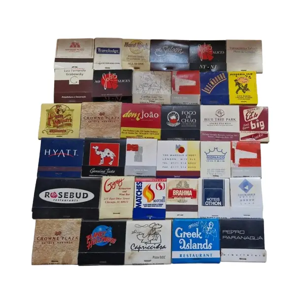 Foto de um(a) Bela e rara coleção de caixas de fósforos, da categoria de Porta-fósforos e cofres para fósforos. Rara coleção de caixas de fósforo antigas, sendo várias delas internacionais. Caixas completas com os fósforos. Vendido no marketplace Trésors.