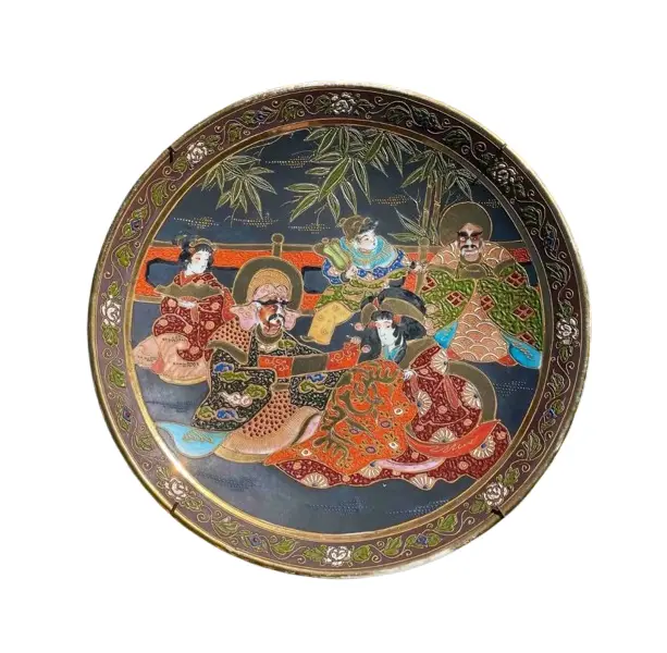 Foto de um(a) Antigo Grande Medalhão Prato Decorativo Oriental Satsuma XIX, da categoria de Pratos Decorativos. Satsuma Imperial. Antigo e grande prato medalhão decorativo em porcelana artística japonesa, ricamente pintado à mão com... Vendido no marketplace Trésors.