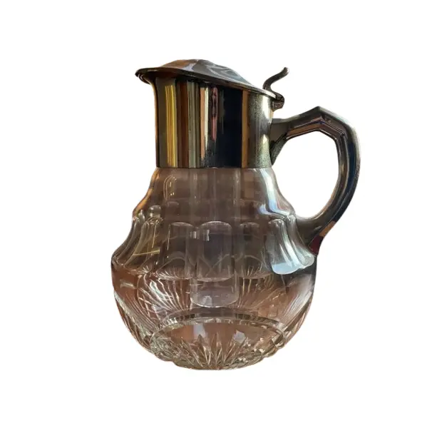 Foto de um(a) Antiga Rara Grande Jarra Refresqueira Art Deco Cristal E Wmf, da categoria de Jarros. WMF. Antiga e grande jarra refresqueira em cristal alemão ricamente lapidado à mão, bocal e alça em metal prateado da famosa... Vendido no marketplace Trésors.