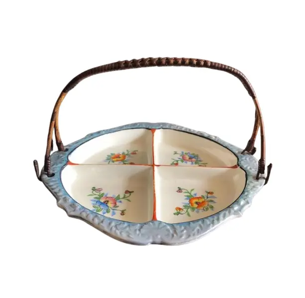 Foto de um(a) Japão Ocupado Antiga Petisqueira Porcelana Oriental Japoensa, da categoria de Travessas e tigelas. Japão ocupado. Antiga petisqueira Art Deco em fina porcelana japonesa, decorada com flores. Década de 1950. Medidas 13x24cm. Vendido no marketplace Trésors.