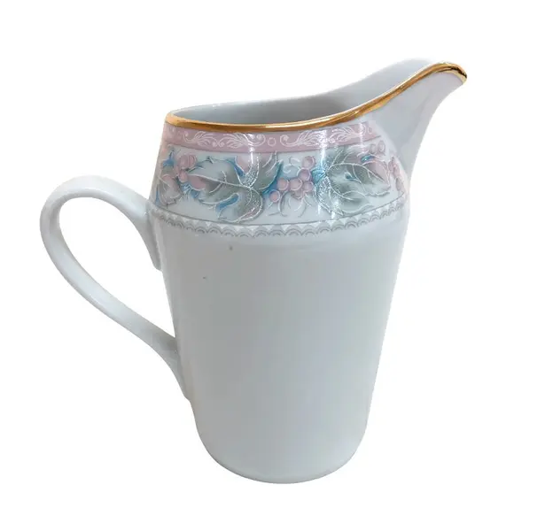 Foto de um(a) Conjunto para servir porcelana Germer, da categoria de Conjuntos de café e chá. Remanescente de 5 peças para chá e café da manufatura GERMER MADE IN BRAZIL, com decoração floral em policromia e filetes... Mostrado de uma perspectiva diferente. Vendido no marketplace Trésors.