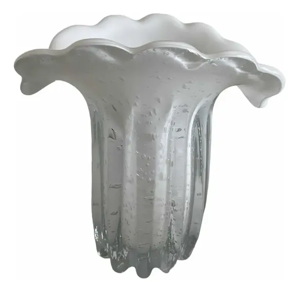 Foto de um(a) Italy Glass Antigo Vaso Jarro Murano Branco Leitoso Art Deco, da categoria de Vasos. ~ Italy Glass ~ Murano branco é muito chique! Belíssimo e imponente vaso artístico em Murano branco leitoso, incrível... Vendido no marketplace Trésors.
