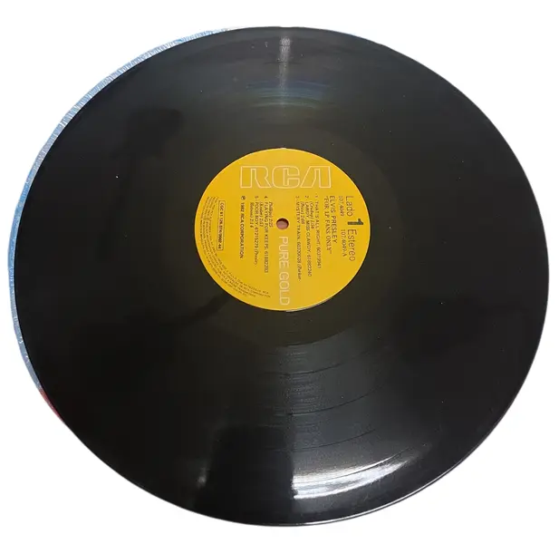 Foto de um(a) LP Elvis Presley – For LP Fans Only (Edição Brasileira 1982) – Série Pure Gold RCA, da categoria de LPs ou Discos de Vinil . Relíquia para colecionadores e amantes do Rei do Rock! Este álbum, "For LP Fans Only", é uma compilação essencial que reúne... Mostrado de uma perspectiva diferente. Vendido no marketplace Trésors.