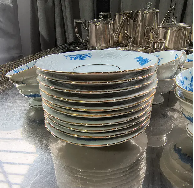 Foto de um(a) Jogo de Xícaras Antigo Porcelana Polonesa KPM - Padrão China Blau, da categoria de Conjuntos de café e chá. Raro e sofisticado conjunto antigo de xícaras de café/chá em legítima porcelana polonesa KPM. O modelo exibe o icônico... Mostrado de uma perspectiva diferente. Vendido no marketplace Trésors.