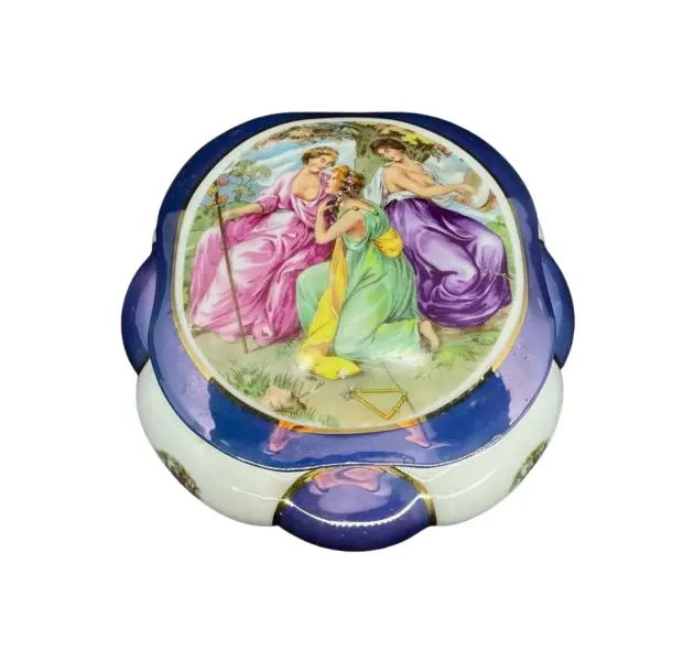 Foto de um(a) Antiga Grande Caixa Decorativa Porta Jóias Porcelana Bohemia, da categoria de Porta-Jóias. ARS Bohemia - Skakmary. Antiga e grande caixa decorativa, porta jóias em porcelana artística, decoração com lindas cenas... Vendido no marketplace Trésors.