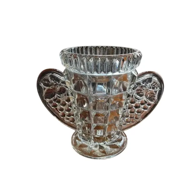 Foto de um(a) Antigo Raro Vaso Art Deco Em Vidro Tcheco Libochovice Glass, da categoria de Vasos. Libochovice Glass - Tchecoslováquia. Antigo e raro vaso em vidro artístico com incrível lapidação diamante e alças com... Vendido no marketplace Trésors.