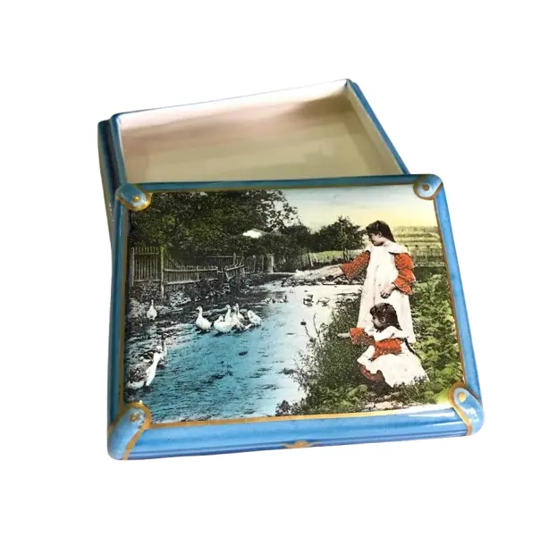 Foto de um(a) Antiga Caixa Porta Jóias Majólica Porcelana Sarreguemines, da categoria de Cestos e Caixas. Sarreguemines. Antiga e importante caixa porta jóias em majólica/ porcelana francesa, da renomada manufatura Sarreguemines.... Vendido no marketplace Trésors.