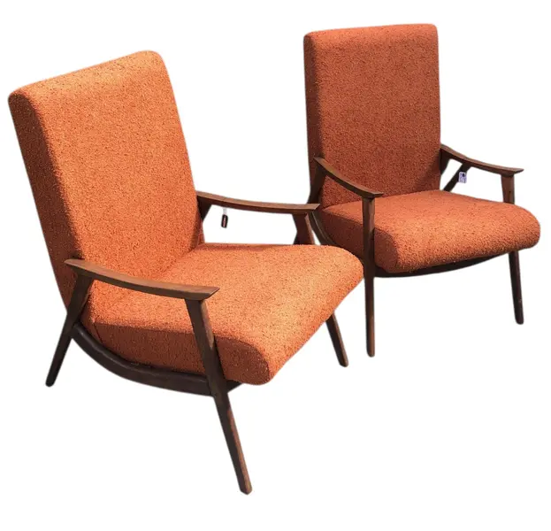 Foto de um(a) Par de Poltronas Modernistas Estofadas em Buclê Laranja Terracota, da categoria de Poltronas. Par de Poltronas Modernistas Estofadas em Buclê Laranja Terracota. Mostrado de uma perspectiva diferente. Vendido no marketplace Trésors.