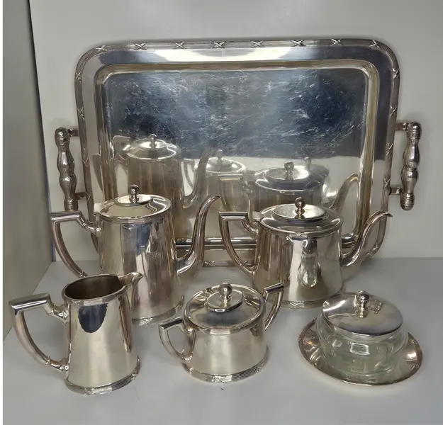 Foto de um(a) Raro Jogo de Prata Wolff 90 – 6 Peças de Alto Luxo, da categoria de Bules. Invista na tradição da prataria mundial com este conjunto exclusivo da renomada marca Wolff. Com banho de Prata 90 —... Mostrado de uma perspectiva diferente. Vendido no marketplace Trésors.