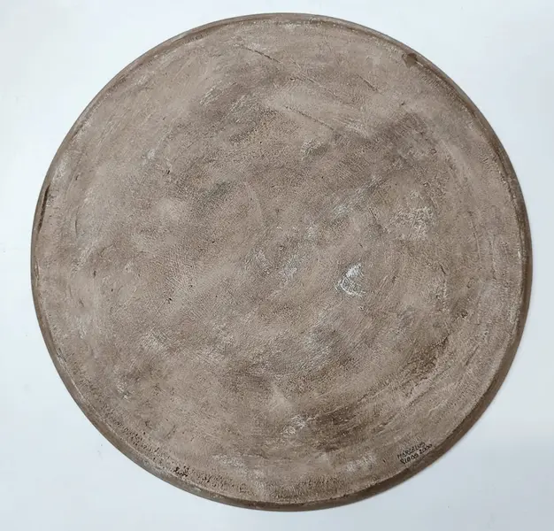 Foto de um(a) Prato Terracota, da categoria de Pratos Decorativos. Prato em terracota com pintura inspirada em desenhos do século iii depois de cristo. peça única pelo designer marcelus ribas... Mostrado de uma perspectiva diferente. Vendido no marketplace Trésors.