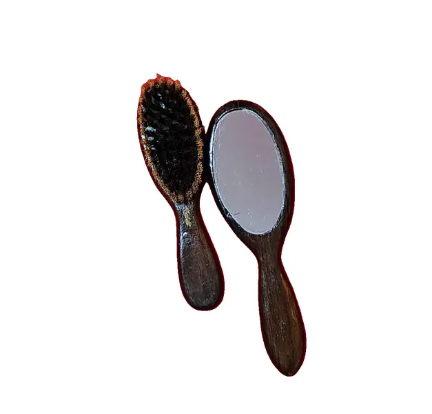 Foto de um(a) Combo Escova de Roupas e Espelho de Mão em Imbuia, Década de 1950, da categoria de Outros objetos decorativos. Escova de roupas e espelho de mão: ambos em imbuia, espelho da marca distinta e escova a marca está ilegível e suas cerdas... Vendido no marketplace Trésors.