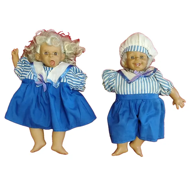 Foto de um(a) Casal Bonecas Caretinha, Expression Kids Vinil, Década de 1990, da categoria de Bonecas. Combo das bonecas expeession kids feitas em vinil, espuma e vestes em tecido. Expressões faciais engraçadas e de choro,... Vendido no marketplace Trésors.