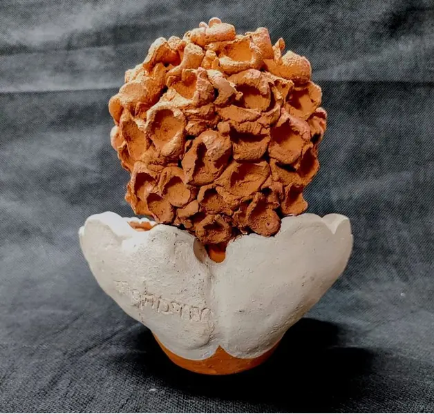 Foto de um(a) Anjo em Terracota Marsam, da categoria de Modelos e estatuetas. Escultura de anjo em terracota marsam. Policromia em tons terrosos, todo o cuidado do artista em fazer peças únicas e para... Mostrado de uma perspectiva diferente. Vendido no marketplace Trésors.