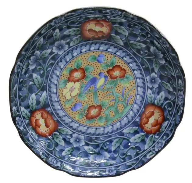 Foto de um(a) Prato ornamental japonês, da categoria de Pratos Decorativos. Prato ornamental japonês, pintado à mão, com decoração floral e na caldeira apresenta figura de pássaro. Medidas 17 cm de... Vendido no marketplace Trésors.