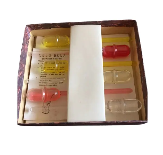 Foto de um(a) Antigo E Raro Conjunto De Gelo Bola Em Vidro, da categoria de Outros colecionáveis. Contem 6 unidades na caixa original. Todos em perfeito estado. Vendido no marketplace Trésors.