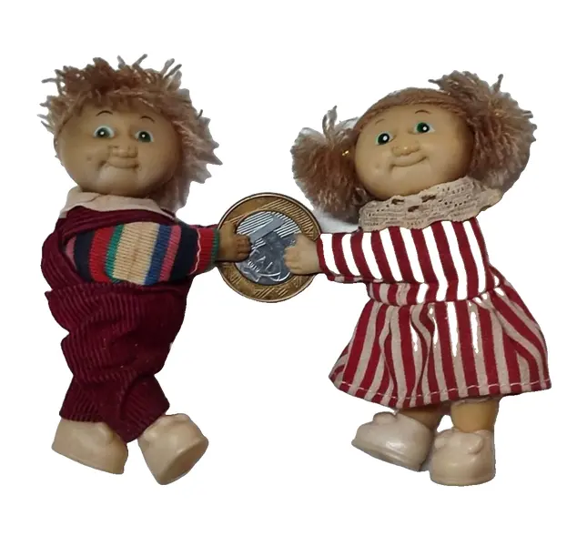 Foto de um(a) Vintage Dolls Cabbage Patch, Colecionáveis, Década de 1980, da categoria de Bonecas. Vintage dolls cabbage patch, colecionáveis. Mini dolls anos 1980, menino e menina com roupas em tecido e cabelinhos de lã.... Vendido no marketplace Trésors.