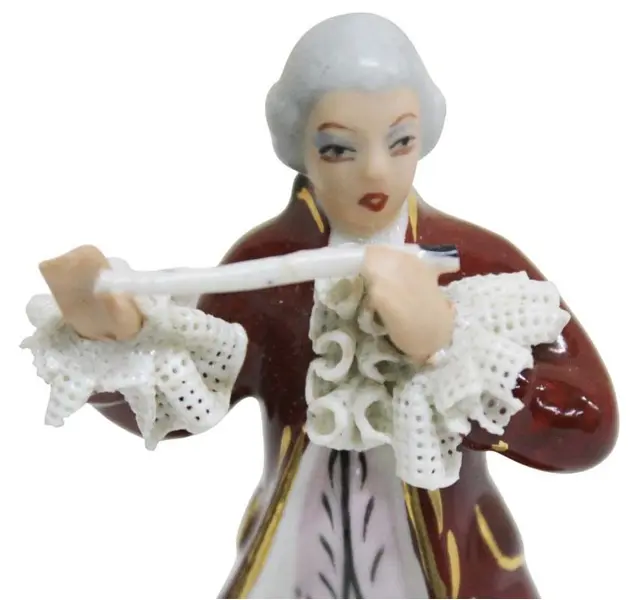 Foto de um(a) Escultura flautista porcelana Rebis POA, da categoria de Produtos sem categoria. Bela escultura de flautista com vestimenta da época pintado a mão. Da manufatura PORCELANA REBIS, indústria estabelecida em... Mostrado de uma perspectiva diferente. Vendido no marketplace Trésors.