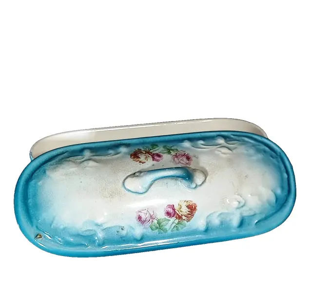 Foto de um(a) Porta Pente e Escova em Porcelana Francesa, Década de 1920, da categoria de Garrafas, potes e jarros. Porta pente e escova de cabelo em porcelana francesa policromada com motivos florais. Pertencente a um conjunto de toilette... Vendido no marketplace Trésors.