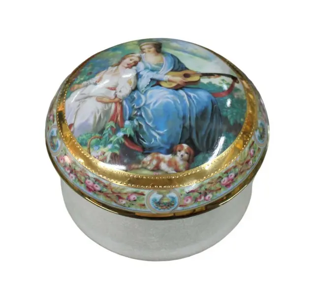 Foto de um(a) Caixa porta-joia clássico europeu, da categoria de Porta-Jóias. Antiga caixa porta-joias de porcelana, ricamente decorada no estilo clássico europeu (possivelmente francesa). Apresenta na... Vendido no marketplace Trésors.