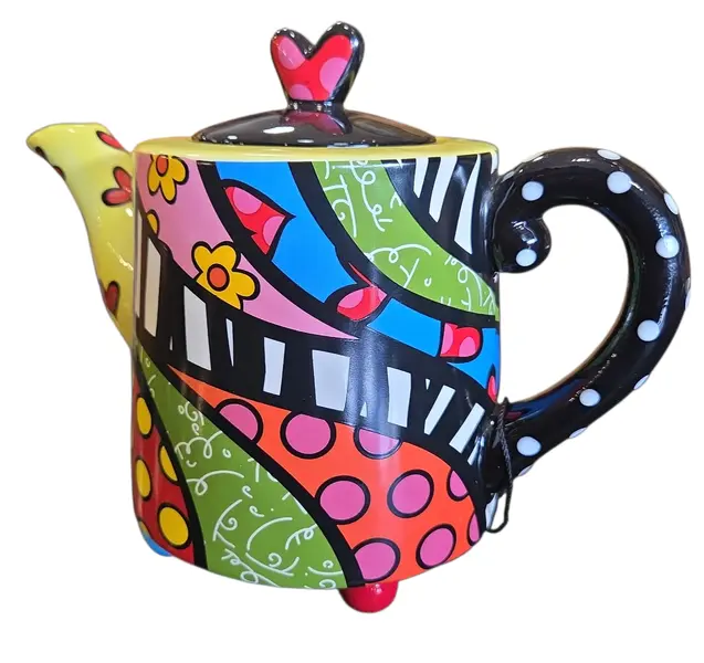 Foto de um(a) Bule Romero Britto Original – Cerâmica, da categoria de Bules. Leve a arte vibrante de Romero Britto para a sua mesa com este bule icônico. Com estampas que misturam elementos do cubismo,... Vendido no marketplace Trésors.