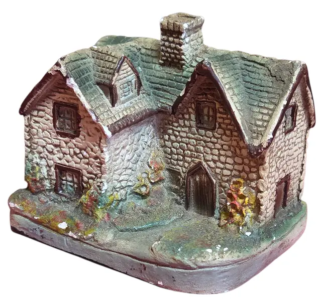 Foto de um(a) Miniatura de Gesso Veranna Bavaria, da categoria de Outros colecionáveis. Mini casinha colecionável década de 70 - Veranna Bavaria Belíssimas miniaturas produzidas em gesso, com o clássico estilo... Vendido no marketplace Trésors.
