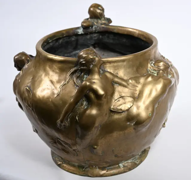 Foto de um(a) MAURICE BOUVAL (1863-1916) Raridade Art Nouveau Francesa em Bronze Assinado, da categoria de Cachepot. LOTE DESTAQUE: MAURICE BOUVAL (1863-1916) Raridade Art Nouveau Francesa em Bronze Assinado Excelente oportunidade para... Mostrado de uma perspectiva diferente. Vendido no marketplace Trésors.