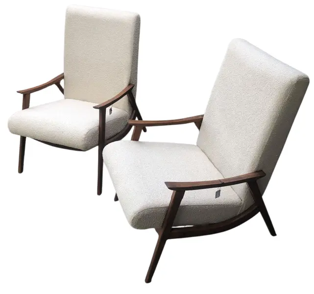 Foto de um(a) Par de Poltronas Modernistas Buclê Off-White, da categoria de Poltronas. Par de Poltronas Modernistas Anos 50/60 em Madeira Maciça e Tecido Buclê Off-White. Vendido no marketplace Trésors.