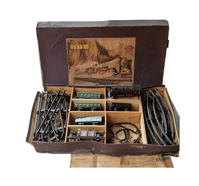 Foto de um(a) Conjunto Vintage De Ferromodelismo Alemão Bub 127/220v, da categoria de Trens de brinquedo. *POR FAVOR LER COM ATENÇÃO* Conjunto de ferromodelismo alemão ´´BUB`` na caixa com manual original.Karl Bub foi um pioneiro... Vendido no marketplace Trésors.