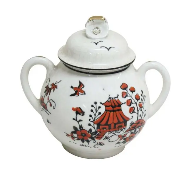 Foto de um(a) Antigo conjunto japonês com 8 peças, da categoria de Conjuntos de café e chá. Antigo conjunto para café com 8 peças em louça na tonalidade bege, com decoração típica oriental nas tonalidades laranja e... Mostrado de uma perspectiva diferente. Vendido no marketplace Trésors.