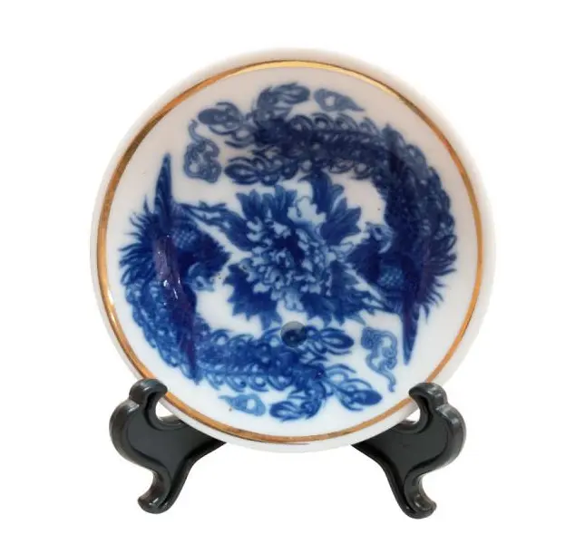 Foto de um(a) Pratos japoneses - 3 unidades, da categoria de Pratos Decorativos. Lote com 3 peças em porcelana japonesa todas pintadas á mão na tonalidade azul. Mede maior 12D, média 9D e menor 8cm de... Mostrado de uma perspectiva diferente. Vendido no marketplace Trésors.