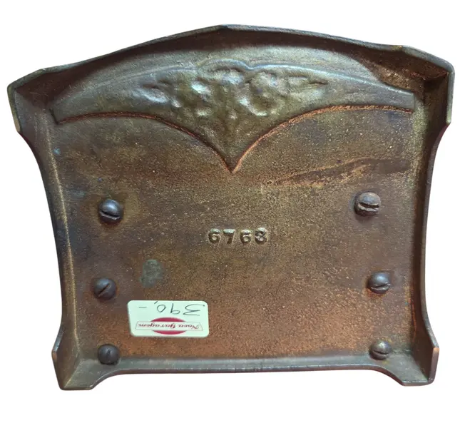 Foto de um(a) Porta Cartas Centenário, da categoria de Suportes decorativos. Celebrando um século de tradição, este porta cartas é fabricado em metal nobre com acabamento em bronze envelhecido.... Mostrado de uma perspectiva diferente. Vendido no marketplace Trésors.