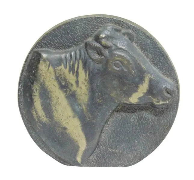 Foto de um(a) Par de placas em bronze, da categoria de Placas. Par de antigas placas redondas em bronze, com figura de boi em alto relevo, peças bem sólida e pesada. Medida 10 cm de... Mostrado de uma perspectiva diferente. Vendido no marketplace Trésors.