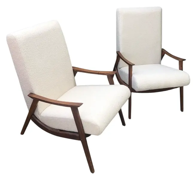 Foto de um(a) Par de Poltronas Modernistas Buclê Off-White, da categoria de Poltronas. Par de Poltronas Modernistas Anos 50/60 em Madeira Maciça e Tecido Buclê Off-White. Mostrado de uma perspectiva diferente. Vendido no marketplace Trésors.