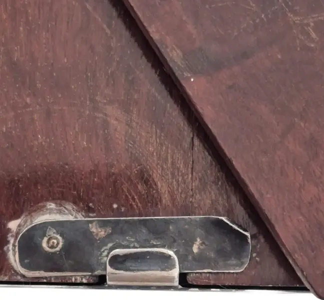 Foto de um(a) Porta Retrato Antigo De Prata 833, da categoria de Porta retratos. Porta-Retrato em Prata de Lei 833Elegância atemporal para eternizar seus melhores momentos. Este porta-retrato, produzido em... Mostrado de uma perspectiva diferente. Vendido no marketplace Trésors.