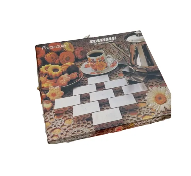 Foto de um(a) Apoio porta bule (ou panela) em aço inox Meridional, da categoria de Apoio de panela. 2 porta-bule ou panela em aço nobre Meridional, anos 60/70. Na caixa, perfeito estado. Medidas: 19x18cm. **VALOR DO ANÚNCIO... Vendido no marketplace Trésors.