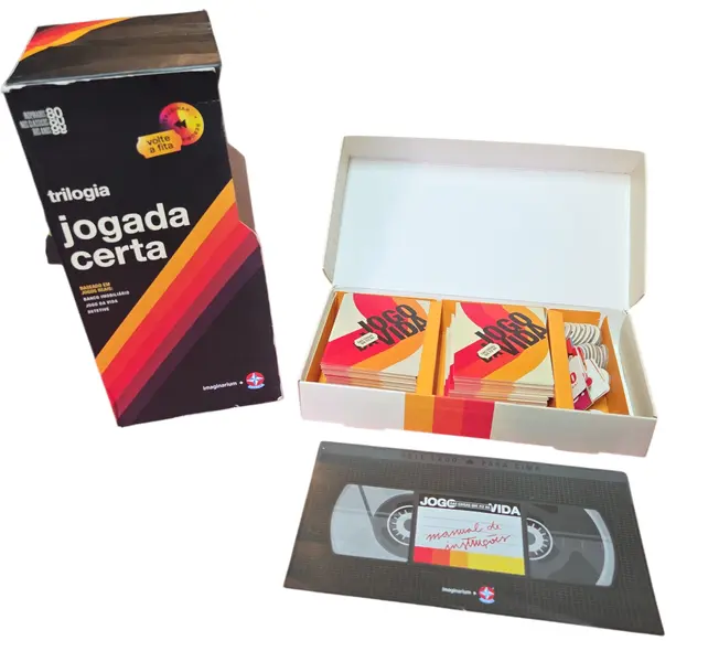 Foto de um(a) Coleção Trilogia Jogada Certa: Estrela + Imaginarium, da categoria de Jogos de tabuleiro. A união definitiva entre o entretenimento clássico da Estrela e o design inovador da Imaginarium. Esta trilogia reimagina os... Mostrado de uma perspectiva diferente. Vendido no marketplace Trésors.