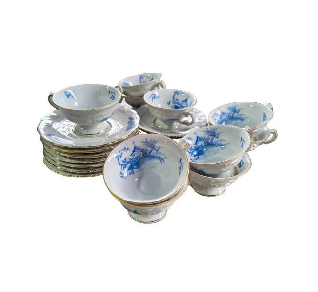 Foto de um(a) Jogo de Xícaras Antigo Porcelana Polonesa KPM - Padrão China Blau, da categoria de Conjuntos de café e chá. Raro e sofisticado conjunto antigo de xícaras de café/chá em legítima porcelana polonesa KPM. O modelo exibe o icônico... Vendido no marketplace Trésors.