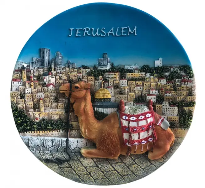 Foto de um(a) Prato ornamental Jerusalém, da categoria de Pratos Decorativos. Prato ornamental em matéria inorgânica, trazido de lembrança de viagem a Jerusalém . Medidas 20 cm de diâmetro. Vendido no marketplace Trésors.