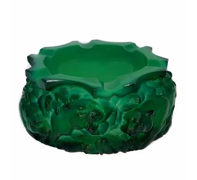 Foto de um(a) Antigo Raro Cinzeiro Art Deco Cristal Malaquita Ingrid Glass, da categoria de Cinzeiros. Ingrid Glass by Heinrich Hoffmann. Peça rara. Antigo e grande cinzeiro em cristal de malaquita, todo lapidado à mão.... Vendido no marketplace Trésors.