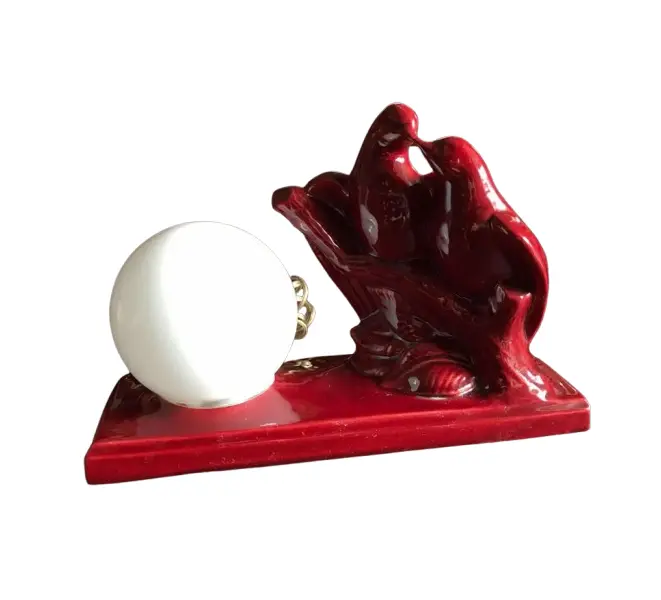 Foto de um(a) Antigo Abajur Bloco Escultórico Art Deco Porcelana Alemã, da categoria de Abajures. Lindo abajur bloco escultórico Art Deco em porcelana alemã, representando casal de pássaros, cúpula em opalina branca.... Vendido no marketplace Trésors.