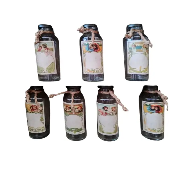 Foto de um(a) Vidros Decorados Art Nouveau, Peças Únicas, da categoria de Garrafas, potes e jarros. Sete vidro decorados com decoupage art nouveau, rótulo e tampa com imagens. Ótimo para temperos, produtos de higiene e... Vendido no marketplace Trésors.