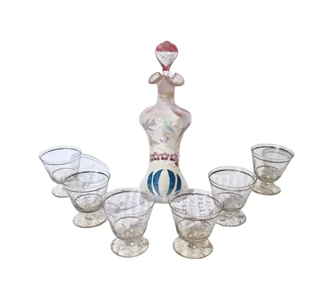 Foto de um(a) Encantadora Licoreira ao estilo veneziano, peça rara, da categoria de Garrafas, potes e jarros. Lindo conjunto de Licoreira em vidro soprado, no estilo veneziano, pintada à mão, tampa em forma de gota. Altura 25cm.... Vendido no marketplace Trésors.