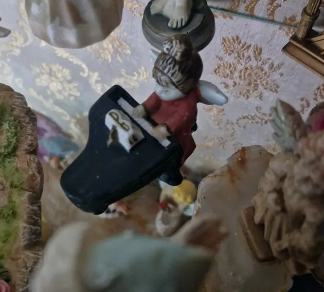 Foto de um(a) Magnífica e única coleção de anjinhos 130 peças, da categoria de Escultura. Uma coleção de anjinhos espetacular, única no Brasil! São cerca de 130 peças dos mais diversos materiais e originárias de... Mostrado de uma perspectiva diferente. Vendido no marketplace Trésors.