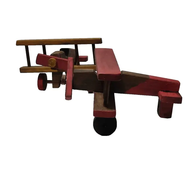Foto de um(a) Aviões Biplano em Madeira, Década de 2000, da categoria de Modelos e estatuetas. Dois aviões biplano em madeira na cor amarela e vermelha, década de 2000 A: 15cm L: 16,5cm P: 18cm peso: 400g. Vendido no marketplace Trésors.
