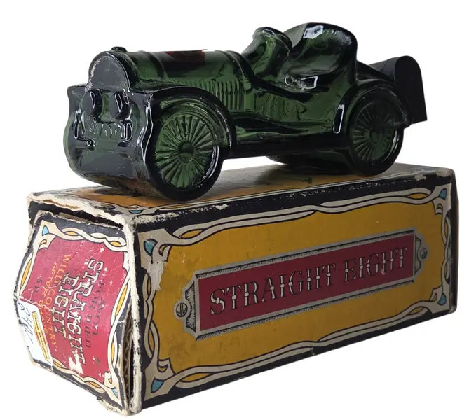 Foto de um(a) Perfume Avon Straight Eight Vintage, da categoria de Outros colecionáveis. Perfume Avon Straight Eight Colecionável. Vendido no marketplace Trésors.